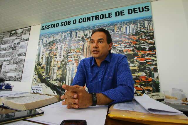 Marquinhos troca ideia em grupo só de prefeitos e recebe 1.800 “zaps” por dia