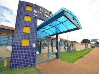 Fachada de escola em Dourados. (Foto: A.Frota/ReproduçãoDouradosNews)