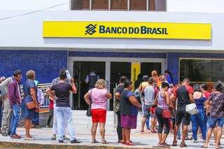 Ontem, agência do Banco do Brasil ficou lotada na Avenida Afonso Pena.