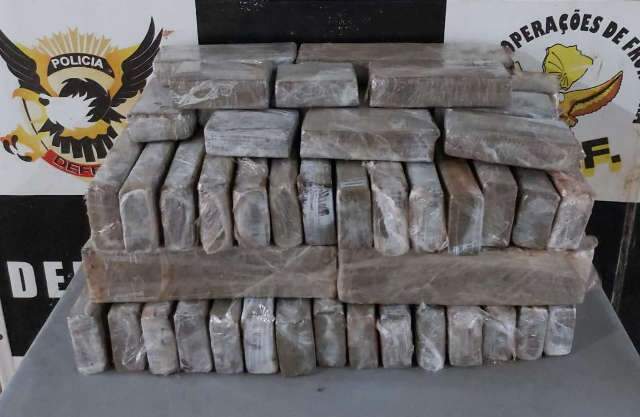 Dupla &eacute; presa com 47 quilos de maconha que seria levada de MS para MG 