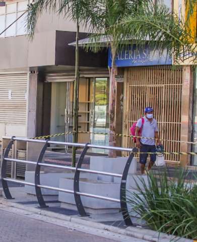No 1&ordm; dia de decreto, com&eacute;rcio se resume a farm&aacute;cia e lanchonetes na Capital