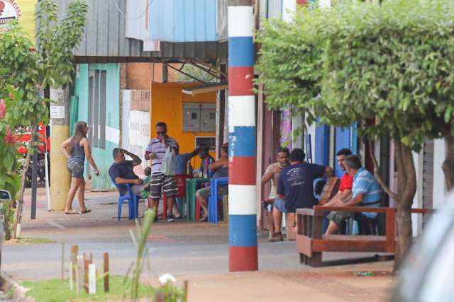 Pela cidade, flagrantes de quem ignora restri&ccedil;&otilde;es e mant&eacute;m rotina