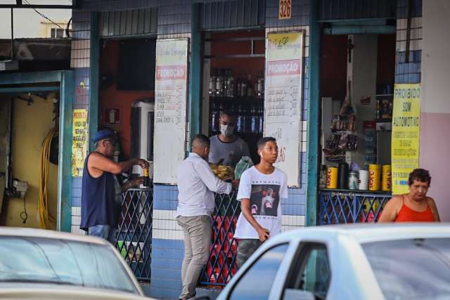 Conveni&ecirc;ncia, restaurante e lanchonete devem fechar para p&uacute;blico &agrave;s 22h
