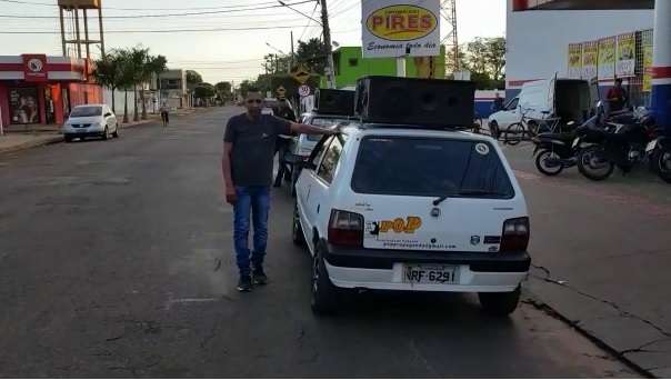 Em carro de som, empres&aacute;rio vai a bairros fazendo alerta contra o coronav&iacute;rus 