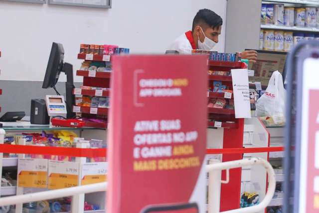 Sem &ocirc;nibus, funcion&aacute;rios recebem vale-combust&iacute;vel ou carro de aplicativo