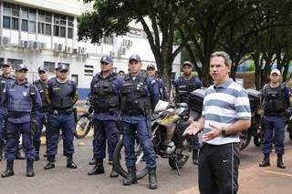 Burlar toque de recolher dá cadeia, avisa prefeito Burlar toque de recolher dá cadeia, avisa prefeito
