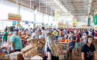 Abastecimento de supermercado continua garantido com ind&uacute;strias operando