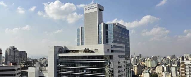 Em SP, c&ocirc;nsul tem melhora, mas segue respirando com ajuda de aparelhos