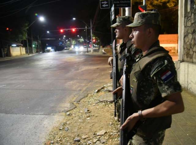 Paraguai amplia quarentena e s&oacute; dois podem circular por ve&iacute;culo