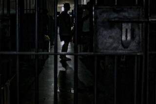 Justi&ccedil;a libera quase 1,3 mil presos para quarentena domiciliar