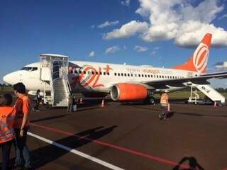 Avião da Gol no aeroporto de Dourados; companhia vai manter voos só para capitais de sábado até dia 3 de maio (Foto: Divulgação)