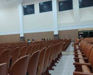 Universal diz que est&aacute; obedecendo regras contra aglomera&ccedil;&otilde;es em culto