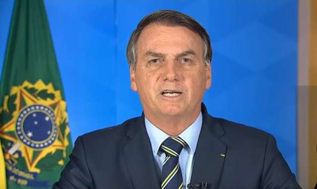 Bolsonaro minimiza pandemia, cr&iacute;tica governadores e pede reabertura de escolas