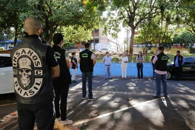Volunt&aacute;rios &ldquo;anti aglomera&ccedil;&otilde;es&rdquo; refor&ccedil;am campanha de vacina&ccedil;&atilde;o contra a gripe