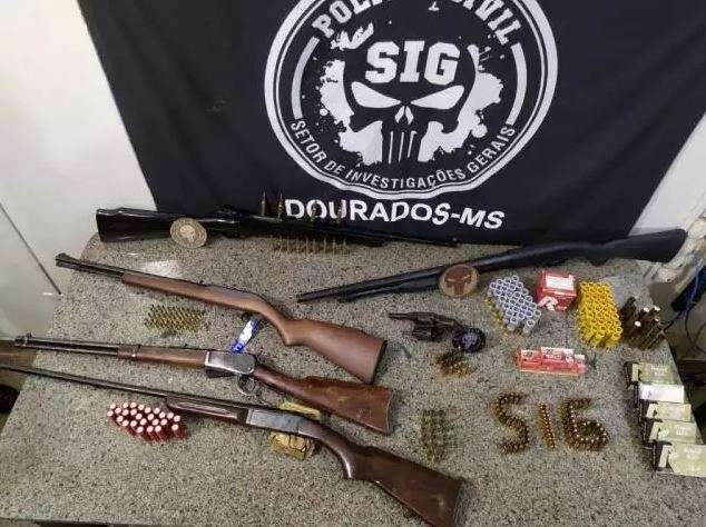 Juiz alega risco do coronav&iacute;rus e d&aacute; liberdade a homem preso com arsenal 