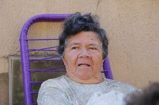 Judith, 78 anos, quer voltar para casa. &#34;Mas agora não dá&#34;, diz (Foto: Kisie Ainoã)