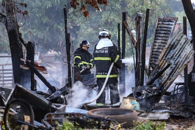 Borracheiro deixa fog&atilde;o aceso e encontra barraco destru&iacute;do ao voltar