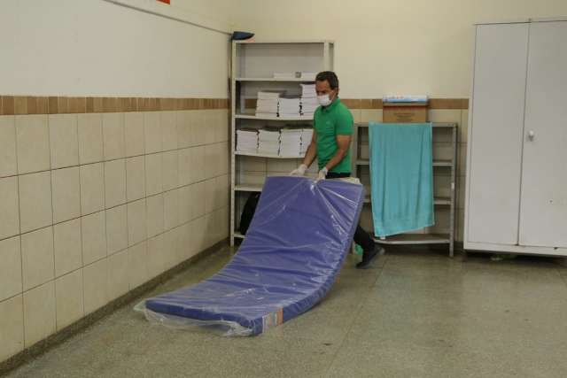 Escolas v&atilde;o virar quartos para os moradores de rua, com acolhimento 24 horas