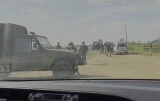 Açoã dos militares na fronteira foi registrada em vídeo (Foto: Reprodução Vídeo)