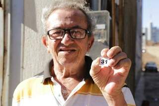 “Finalmente consegui”, disse o aposentado José Cordeiro de Lima, 69 (Foto: Kisie Ainoã)
