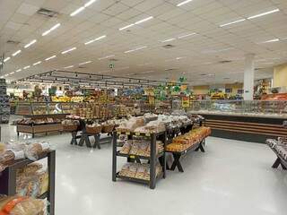 Supermercado do Jardim dos Estados, praticamente vazio. (Foto: Kisie Ainoã)