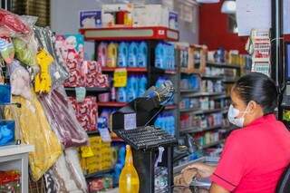 Supermercado segue abastecido e com movimento normal no bairro Aero Rancho, mais populoso da cidade. (Foto: Marcos Maluf)