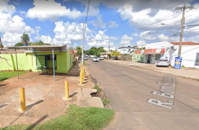 Mulher chama policiais de &quot;idiota&quot; e &quot;bosta&quot; e quatro v&atilde;o presos 