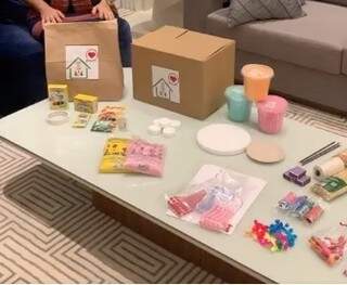 Irmãs criaram kits de atividades infantis com todos os itens necessários à diversão das crianças. (Fotos: arquivos pessoais ou reprodução)