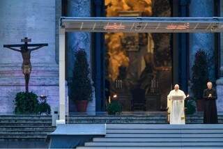 Papa Francisco faz ora&ccedil;&atilde;o sozinho e pede uni&atilde;o de todos contra pandemia