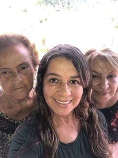 Preocupada com os sintomas da doenças, agravados em maiores de 60 anos, Ana decidiu se isolar com Tânia e Tereza. (Foto: Arquivo Pessoal)