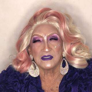 Dona Tercilia Maria da Silva se transformou na drag queen Granny Burton. (Foto: Arquivo pessoal)