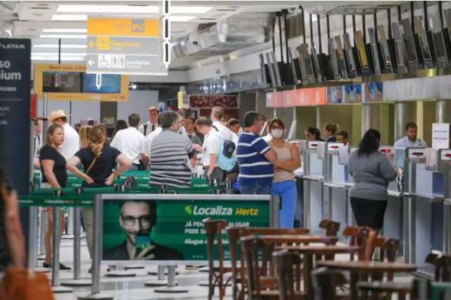 Governo pro&iacute;be temporariamente entrada de estrangeiros no Brasil