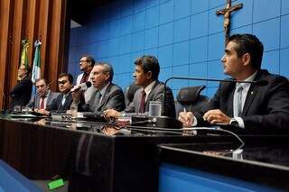 Deputasdos estaduais durante sessão na Assembleia (Foto: Luciana Nassar - ALMS)