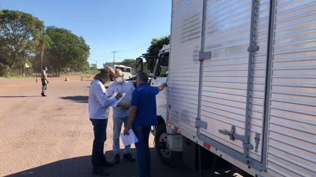 Mesmo com fronteira fechada, bolivianos ainda chegam a Corumb&aacute;