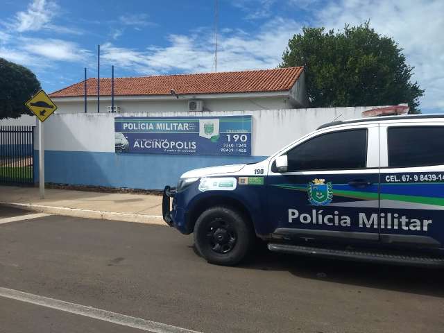 Mulher sequestrada pelo ex pula de carro para escapar de persegui&ccedil;&atilde;o