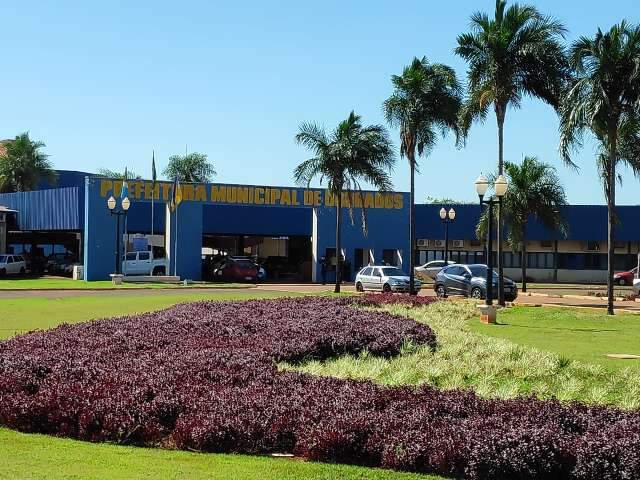 Prefeitura segue governo e paga servidores em etapas a partir de quarta