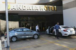 No Jandaia Hotel, restautante foi fechado e clientela reduziu pela metade. (Foto: Paulo Francis)