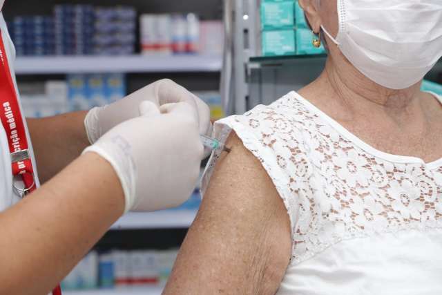At&eacute; dia 3, lote com 100 mil doses contra a gripe ser&aacute; distribu&iacute;do para cidades