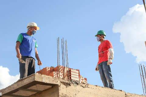 Obedecendo decreto, construtores redobram cuidados em obras após quarentena