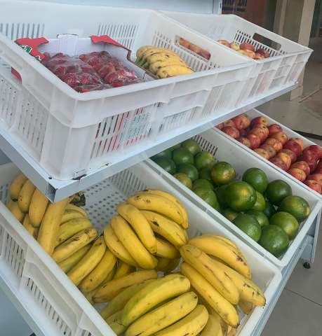 Com mais gente em casa, pedidos aumentam 80% e hortifrutis improvisam na entrega