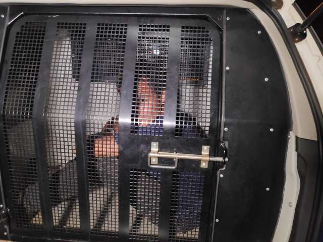 Homem mata travesti com faca de cozinha e liga para a pol&iacute;cia