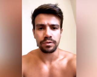 O cantor Mariano comenta sobre os sintomas do Coronavírus. (Foto: Reprodução/Vídeo)