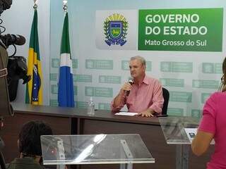 Geraldo Resende na hora do anúncio oficial da primeira morte em MS (Foto: Liniker Ribeiro)