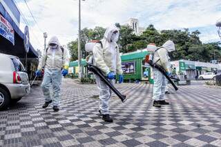 Em Cuiabá, prefeitura iniciou desinfecção de áreas públicas no dia 28 de março (Foto/Divulgação: Luiz Alves)