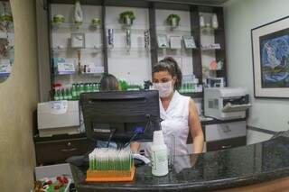 Farmácia de manipulação oferece teste rápido a R$ 130 e recebe pelo menos 50 ligações de interessados por dia (Foto: Paulo Francis)