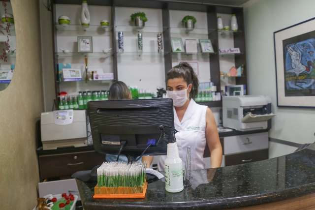 Sem regra clara, teste r&aacute;pido para v&iacute;rus come&ccedil;a a ser oferecido em farm&aacute;cias