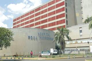 Hospital Regional é referência no tratamento da doença em Campo Grande, com 58 UTI já montadas. (Foto: Kisie Ainoã)