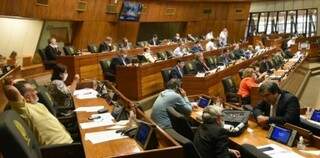 Plenário do Senado paraguaio, que aprovou hoje adiamento de eleições municipais por causa da pandemia (Foto: Última Hora)
