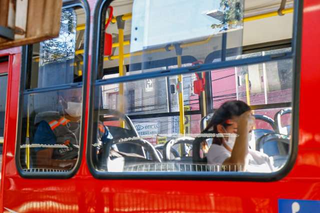 Transporte coletivo volta  semana que vem, &quot;sem ningu&eacute;m em p&eacute;&quot;