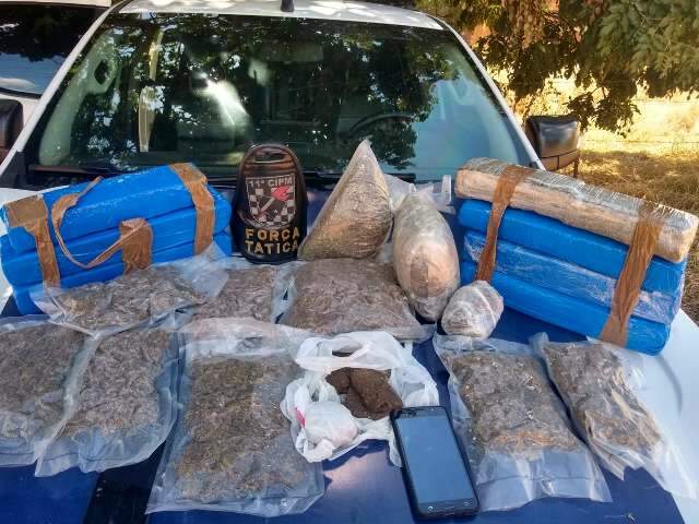 Pol&iacute;cia prende traficante e fecha &quot;dep&oacute;sito&quot; de maconha na Capital 